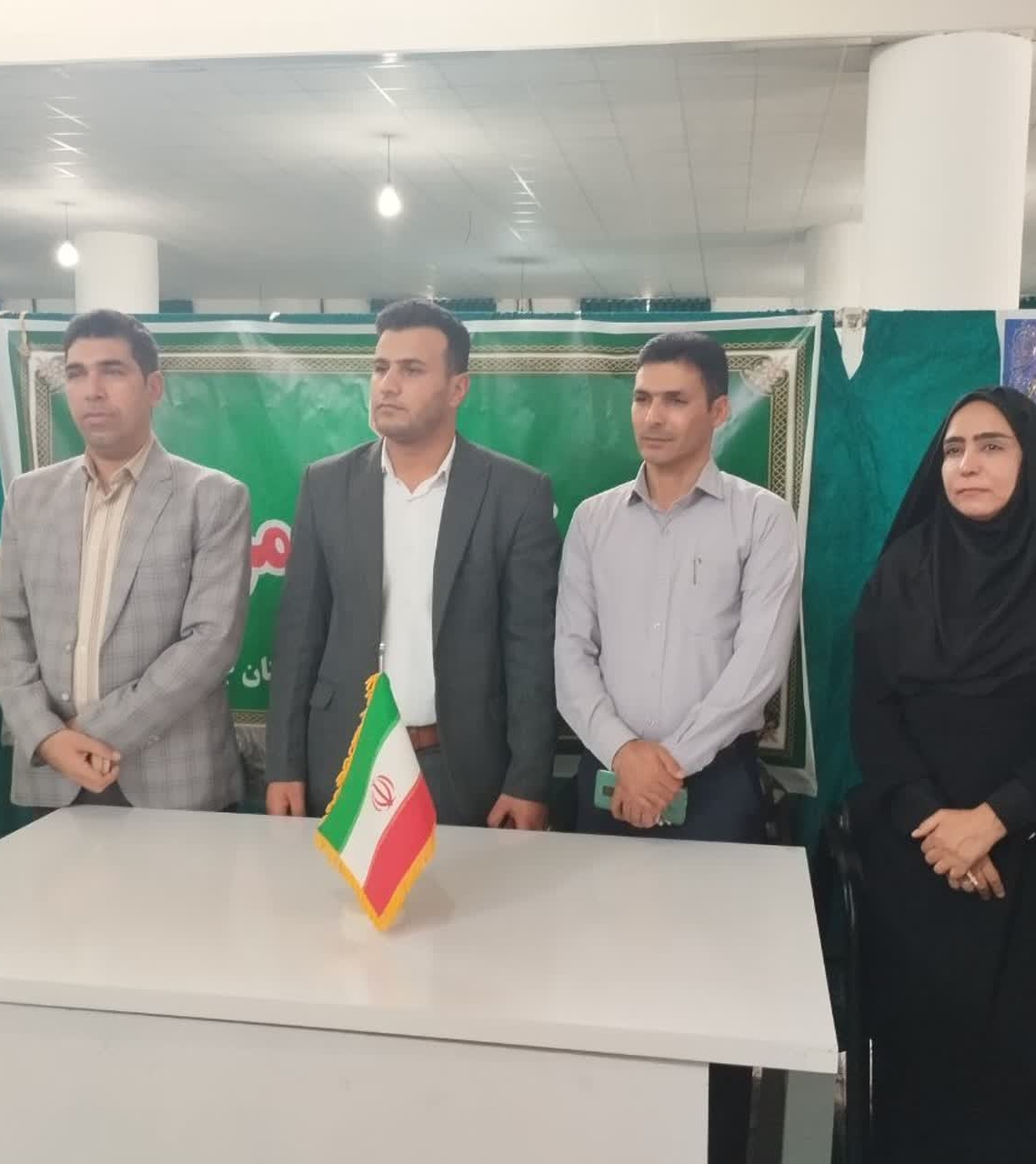 برپایی میز خدمت مرکز تحقیقات و آموزش کشاورزی در نمازجمعه شهر جیرفت