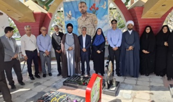 گل‌باران قبور شهدای شهر جیرفت توسط کارکنان مرکز تحقیقات و آموزش کشاورزی جنوب کرمان