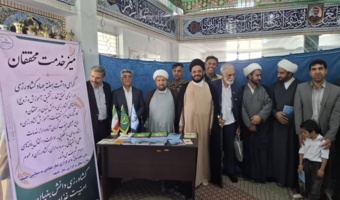برپایی میز خدمت محققان مرکز تحقیقات و آموزش کشاورزی و منابع طبیعی جنوب کرمان همراه با نماز جمعه