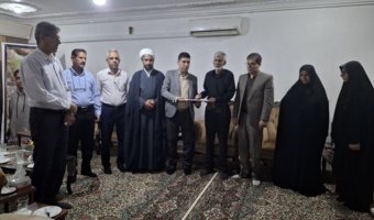 دیدار سرپرست مرکز تحقیقات و آموزش کشاورزی جنوب کرمان با خانواده شهید محمدعلی شهدادنژاد