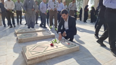 گلباران قبور شهدا و تجدید میثاق با آرمان شهدا