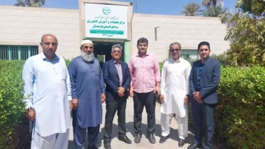 بازدید رئیس مرکز تحقیقات و آموزش کشاورزی جنوب کرمان از آزمایشگاه کشت بافت در ایرانشهر