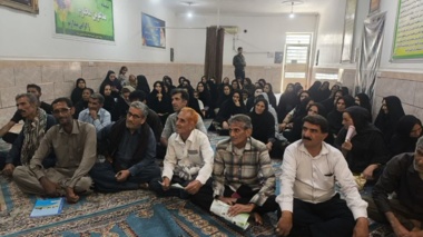 دوره آموزشی آماده‌سازی بستر کشت خیار در شهرستان کهنوج
